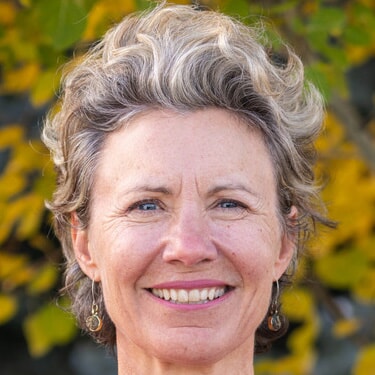 Anna Olson headshot